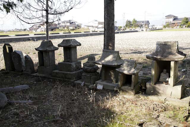 八坂神社石造物