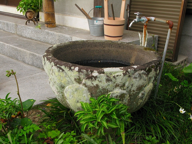 慶誾寺戦利品の手水鉢