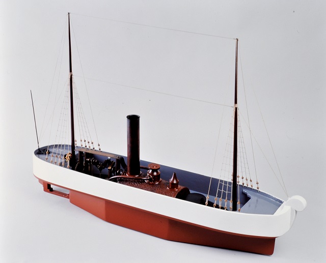蒸気船雛形（スクリュー船）一隻